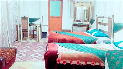 اتاق سه تخته هتل کهن کاشانه یزد اتاق سه تخته هتل کهن کاشانه یزد